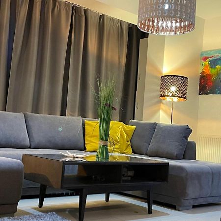 Apartment Happiness By Nicole Jutka, Visual Artist Olimp Exterior photo