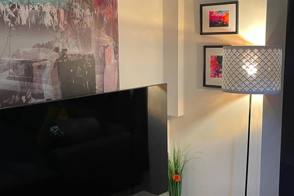 Apartment Happiness By Nicole Jutka, Visual Artist Olimp Exterior photo