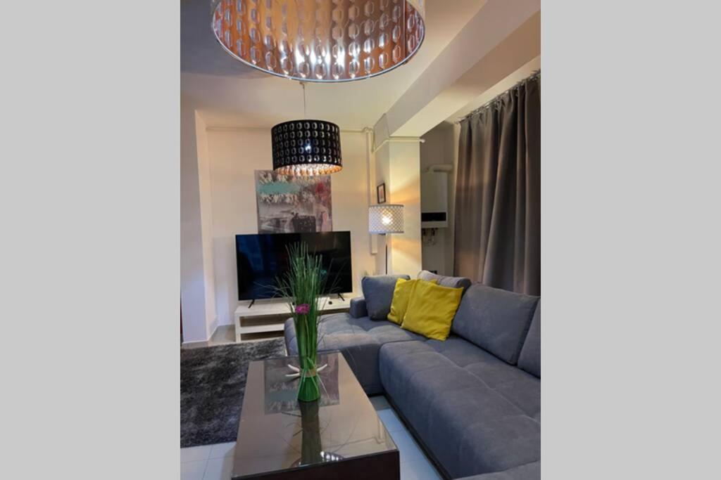 Apartment Happiness By Nicole Jutka, Visual Artist Olimp Exterior photo