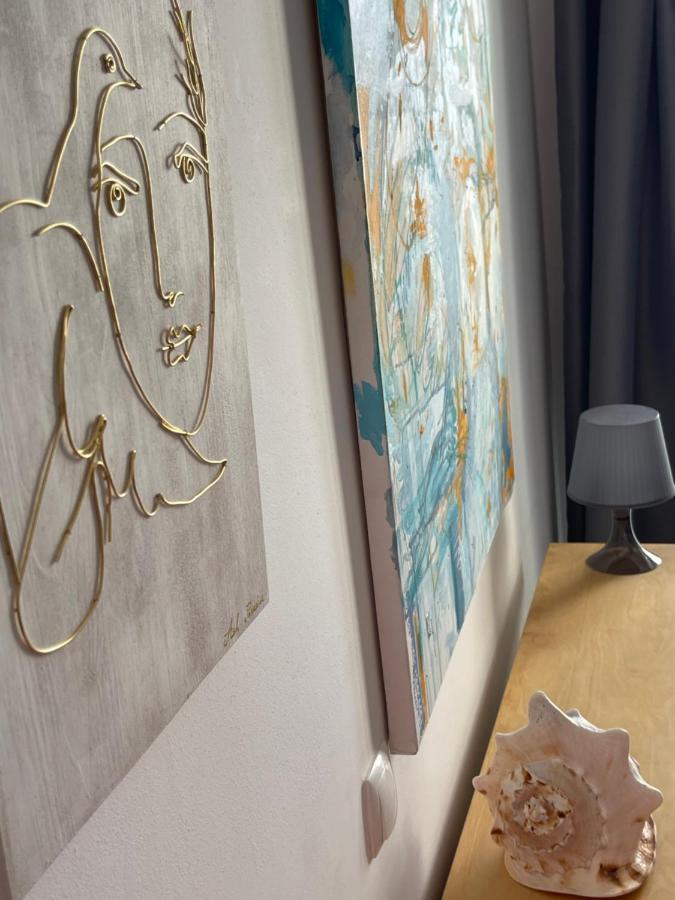 Apartment Happiness By Nicole Jutka, Visual Artist Olimp Exterior photo