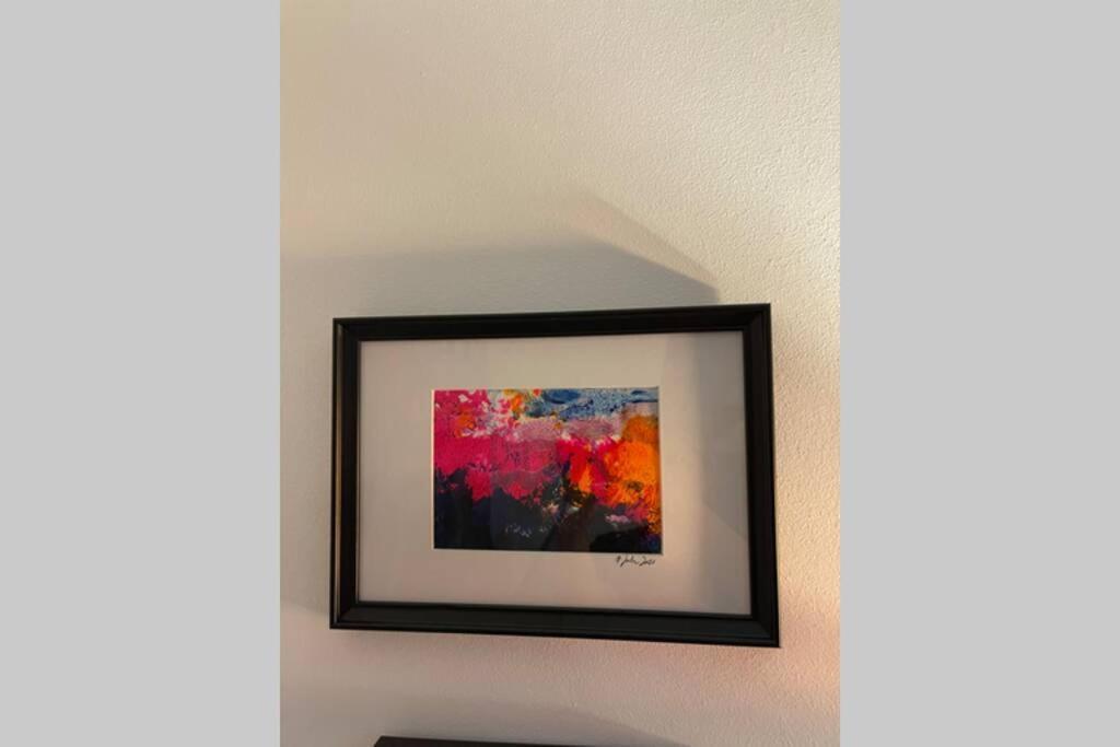 Apartment Happiness By Nicole Jutka, Visual Artist Olimp Exterior photo