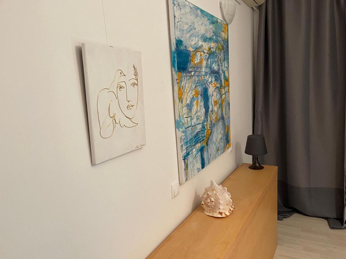 Apartment Happiness By Nicole Jutka, Visual Artist Olimp Exterior photo