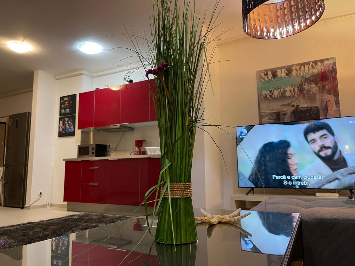 Apartment Happiness By Nicole Jutka, Visual Artist Olimp Exterior photo
