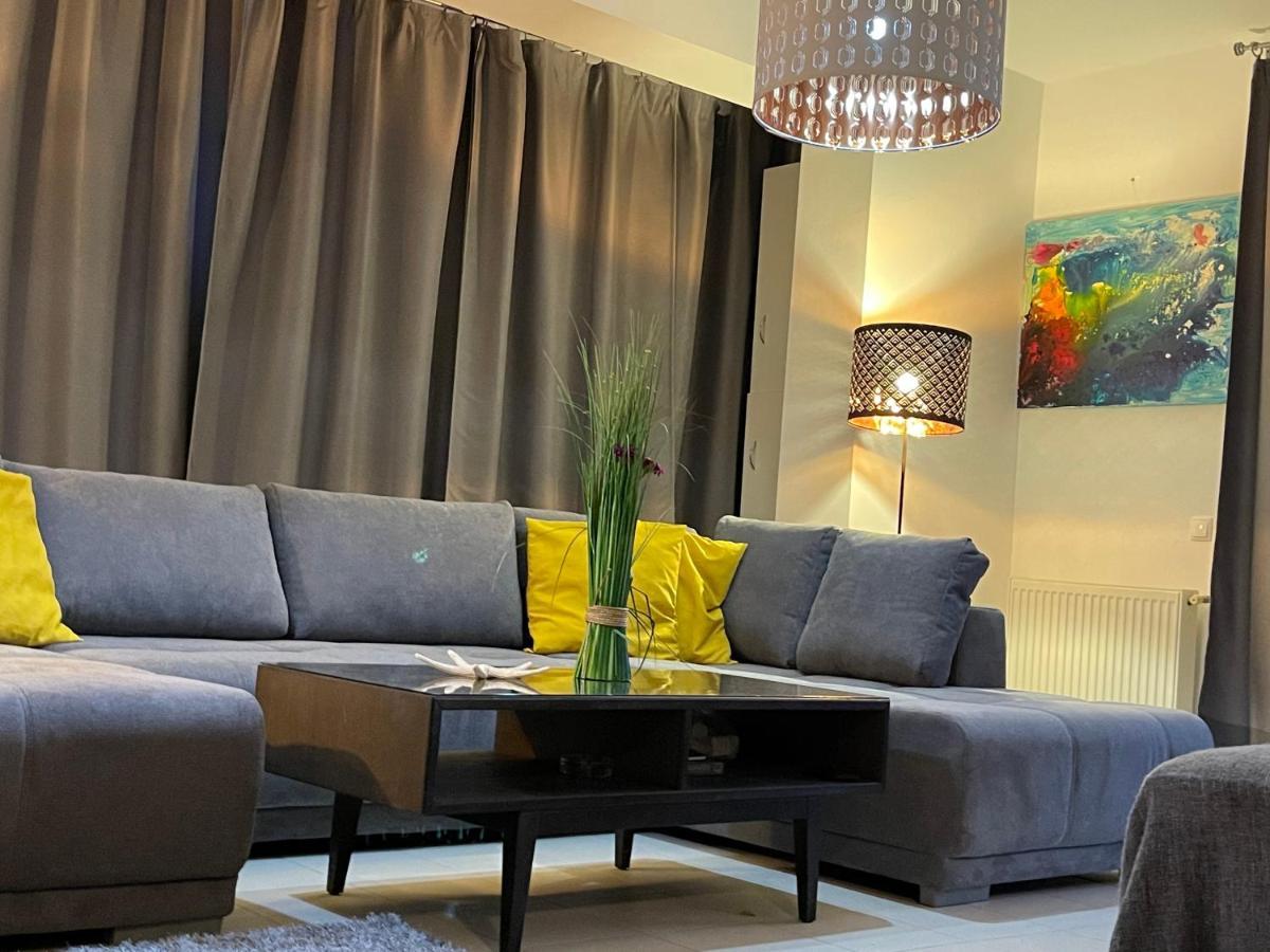 Apartment Happiness By Nicole Jutka, Visual Artist Olimp Exterior photo