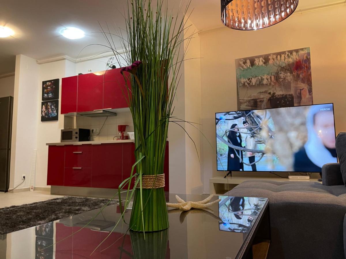 Apartment Happiness By Nicole Jutka, Visual Artist Olimp Exterior photo