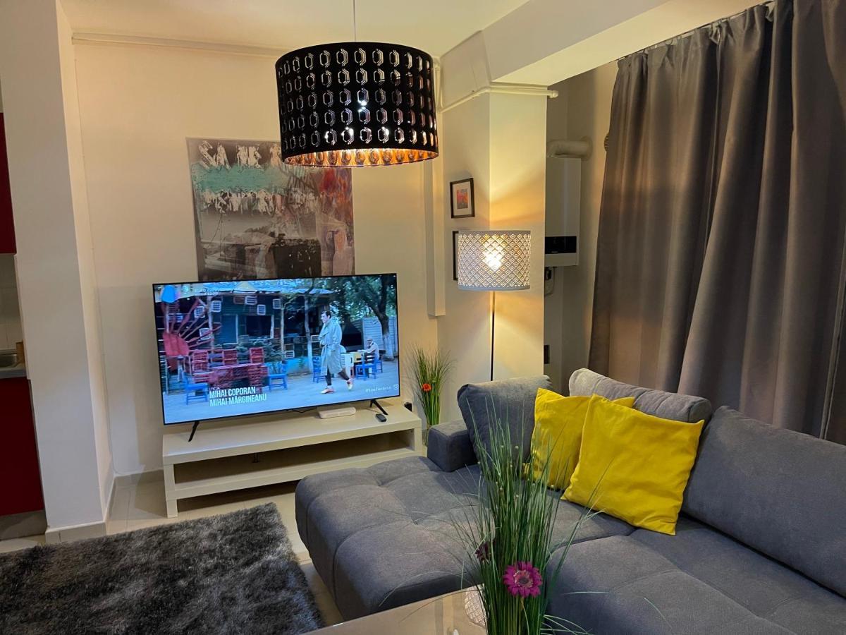 Apartment Happiness By Nicole Jutka, Visual Artist Olimp Exterior photo