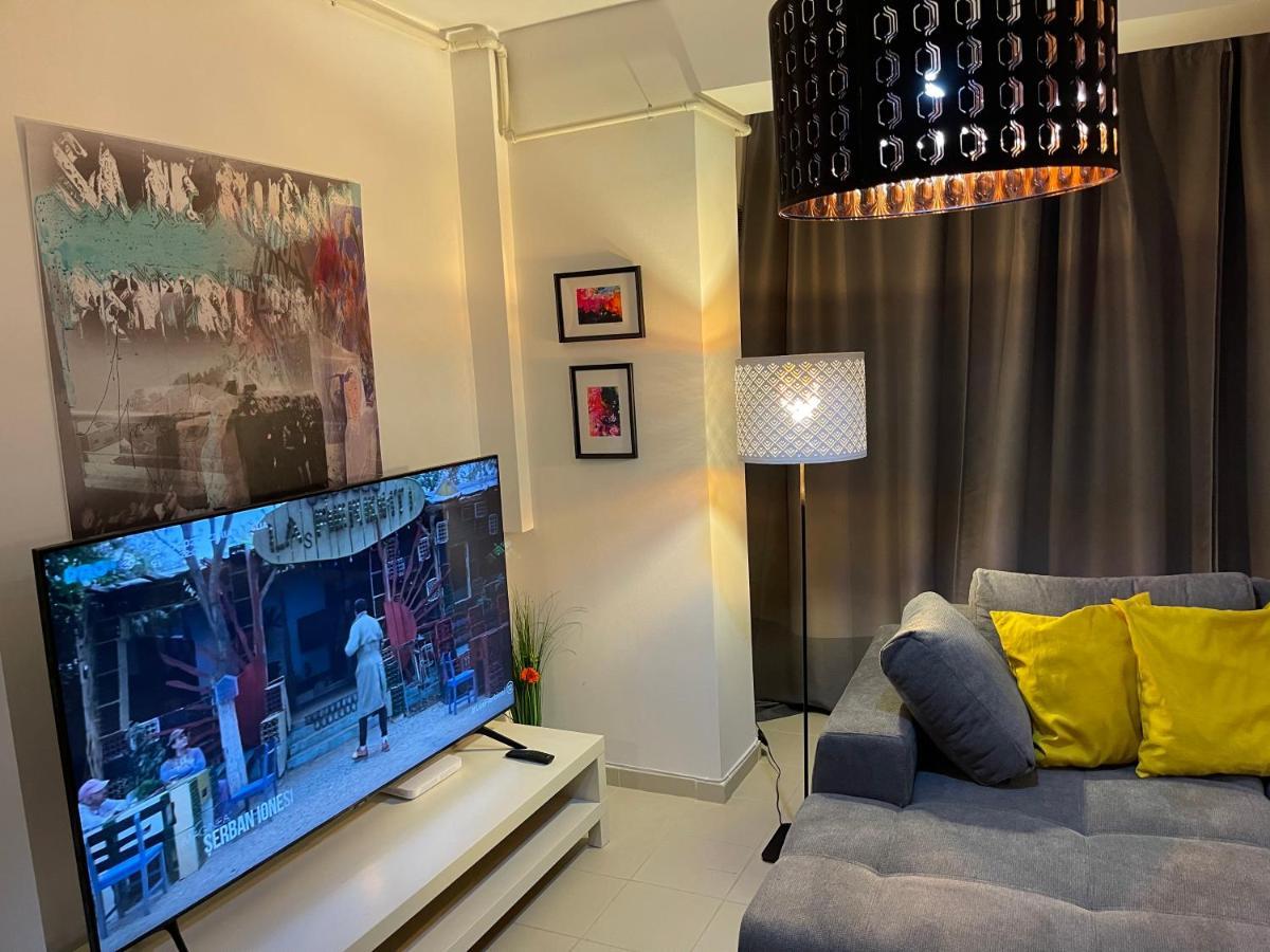 Apartment Happiness By Nicole Jutka, Visual Artist Olimp Exterior photo