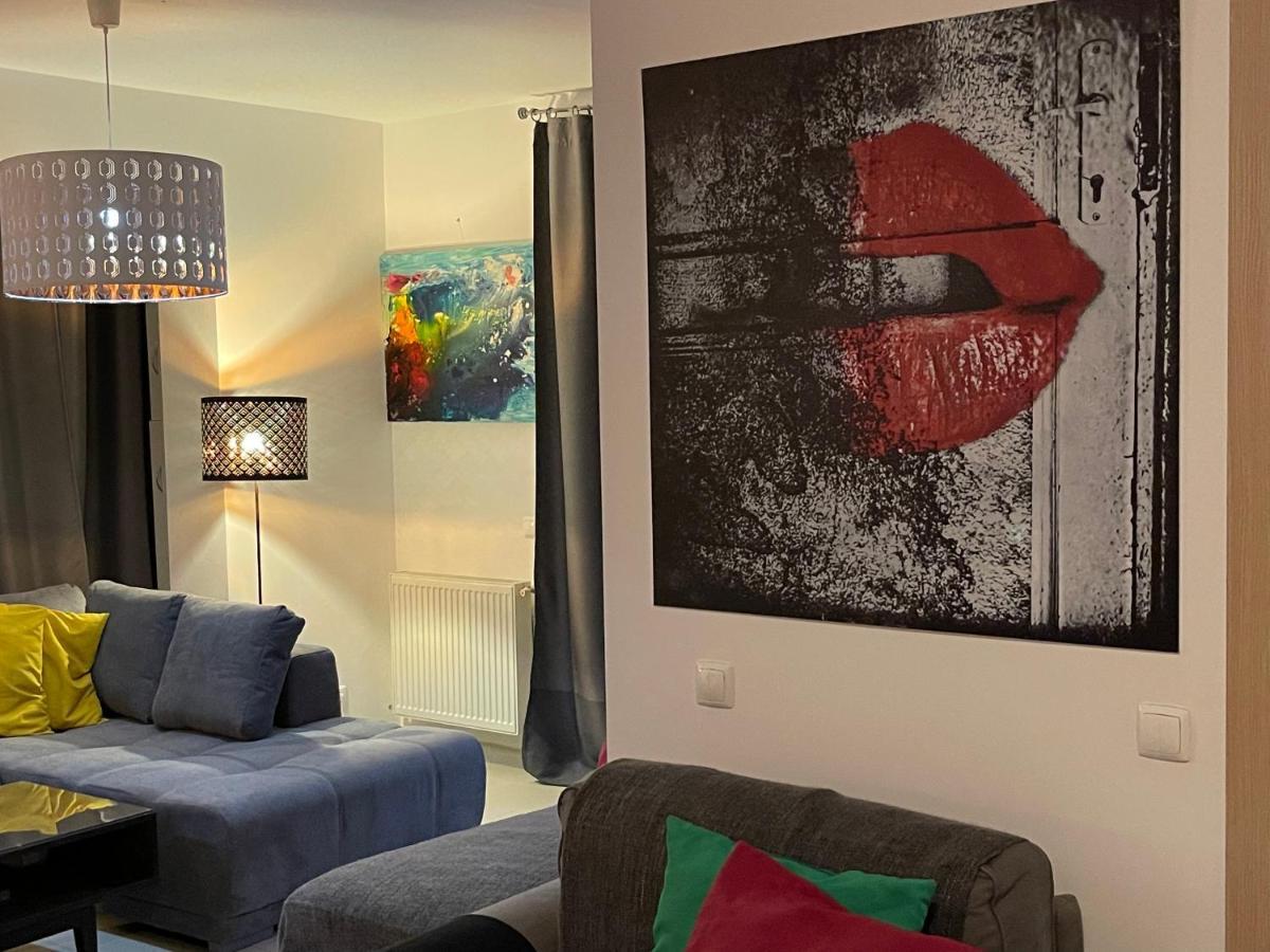 Apartment Happiness By Nicole Jutka, Visual Artist Olimp Exterior photo