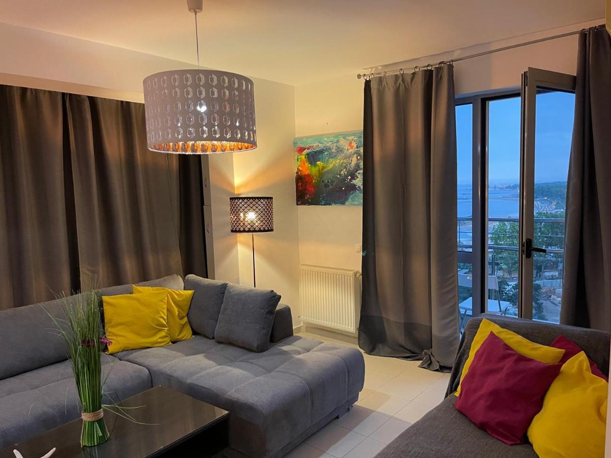 Apartment Happiness By Nicole Jutka, Visual Artist Olimp Exterior photo